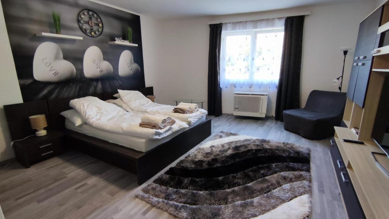 Freedom-Fehervar Apartman Székesfehérvár Exterior foto